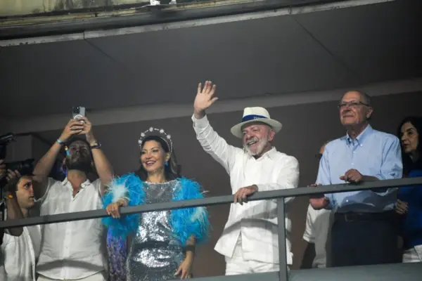 El Carnaval de Río se tiñó de política por un polémico homenaje a Lula reabrió la grieta en Brasil
