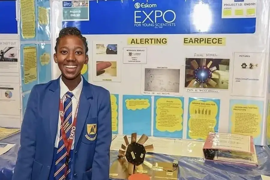 INVENTO JUVENIL CON IMPACTO REAL. El aro que envía alertas y ubicación en casos de peligro. / BOHLALE MPHAHLELE