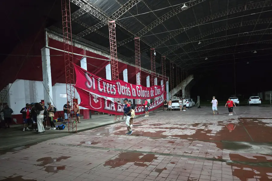 Madrugada histórica en Villa Alem: así esperaron a Tucumán Central tras el ascenso al Federal A