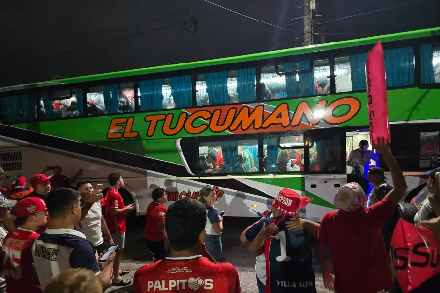 Madrugada histórica en Villa Alem: así esperaron a Tucumán Central tras el ascenso al Federal A