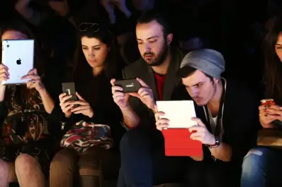 Más de dos horas diarias en redes aumentan casi 40% el riesgo de soledad en jóvenes