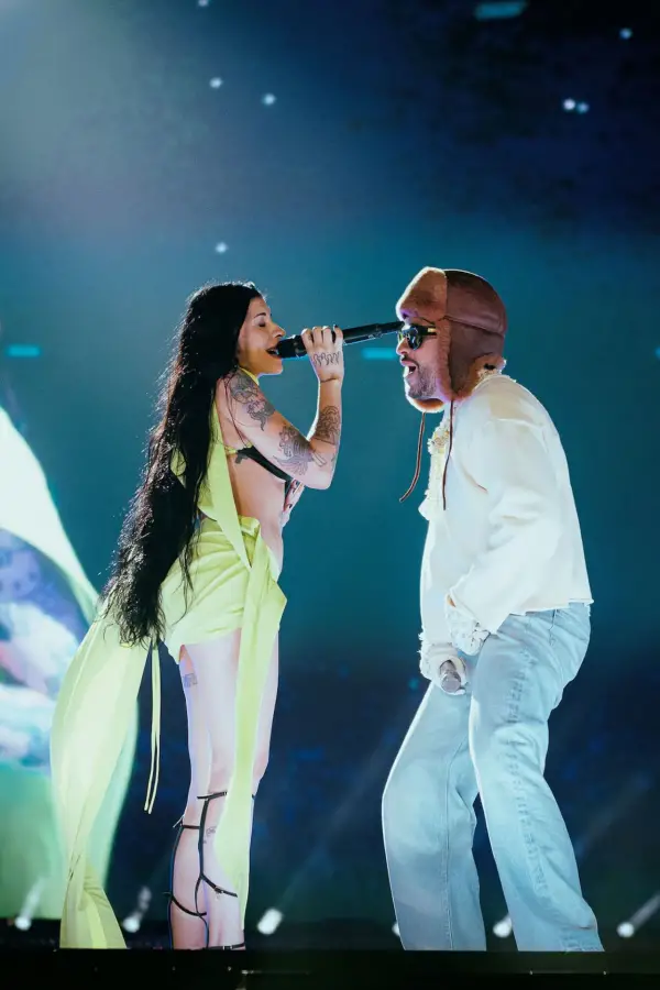 OTRA VOZ. Cazzu fue una de las invitadas del “conejo malo” en River.