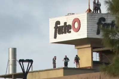 La Justicia ordenó desalojar el predio de FATE: los trabajadores aseguran que se quedarán hasta que reabra la fábrica