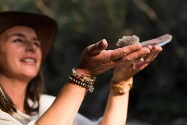 Cristales, energía y bienestar: una terapia en expansión durante la última década