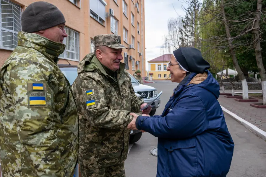 SOLIDARIDAD. Sor Lucía Caram en una de las misiones anteriores.