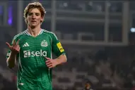 Quién es Anthony Gordon, el delantero de Newcastle que deslumbró en la Champions League con cuatro goles en 43 minutos