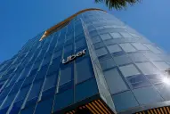 Uber apuesta a los robotaxis e invertirá más de U$S100 millones en estaciones de carga rápida