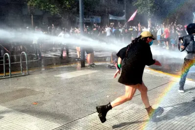 Incidentes en la marcha contra la reforma laboral: al menos 16 detenidos tras enfrentamientos con la policía