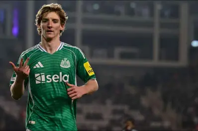 Quién es Anthony Gordon, el delantero de Newcastle que deslumbró en la Champions League con cuatro goles en 43 minutos
