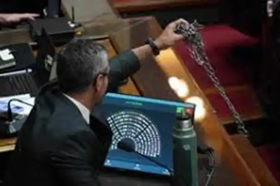 550x367_martn-menem-molesto-con-el-regalo-otro-diputado-1125038-181251.webp