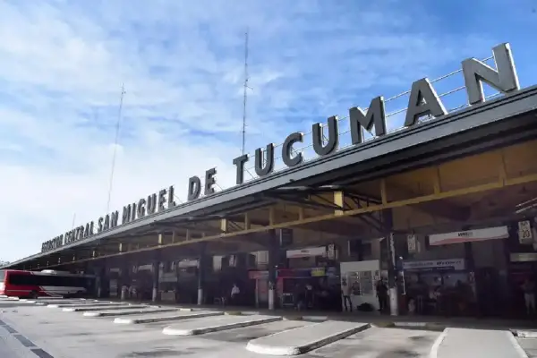 El paro dejó decenas de pasajeros atrapados en la terminal de ómnibus: “Somos rehenes”