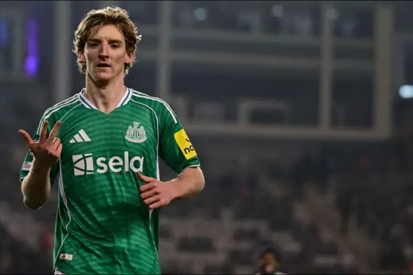 Quién es Anthony Gordon, el delantero de Newcastle que deslumbró en la Champions League con cuatro goles en 43 minutos