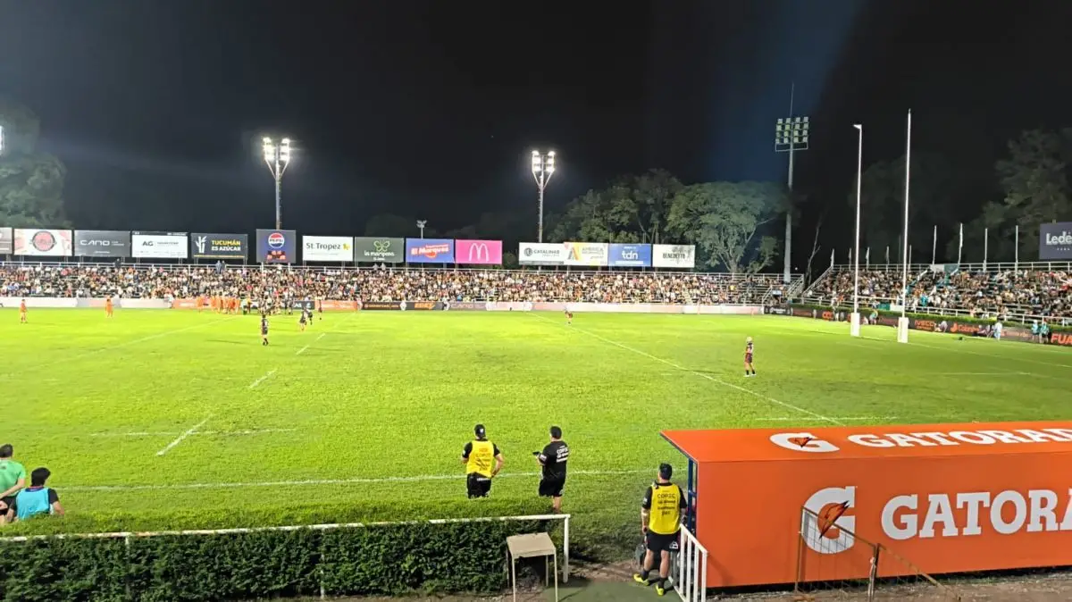 Corte en una de las torres de iluminación