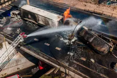 Un camión con gas licuado volcó y explotó en Santiago de Chile: hay cuatro muertos y 17 heridos