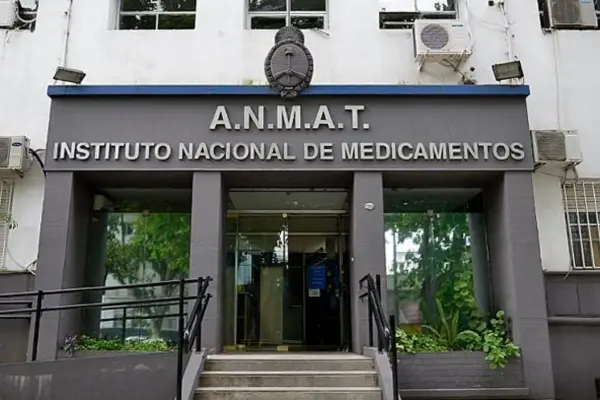 Golpe al sector farmacéutico: la Anmat inhabilitó a varias empresas que operaban con permisos vencidos