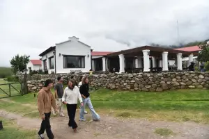 Entre cerros y pircas, la receta jesuita del queso perdura en una estancia de Tafí del Valle