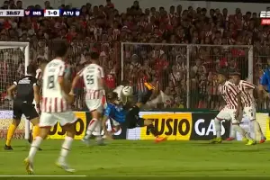 El penal que pidió todo Atlético Tucumán y Fernando Espinoza omitió en Alta Córdoba