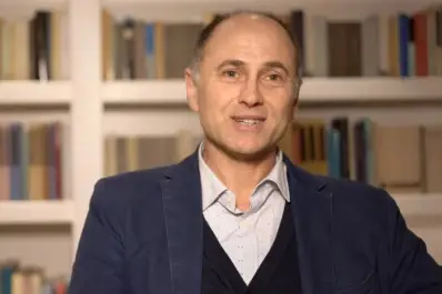 Adrián Bravi: “Las lenguas determinan nuestra forma de ser   y de estar en el mundo”