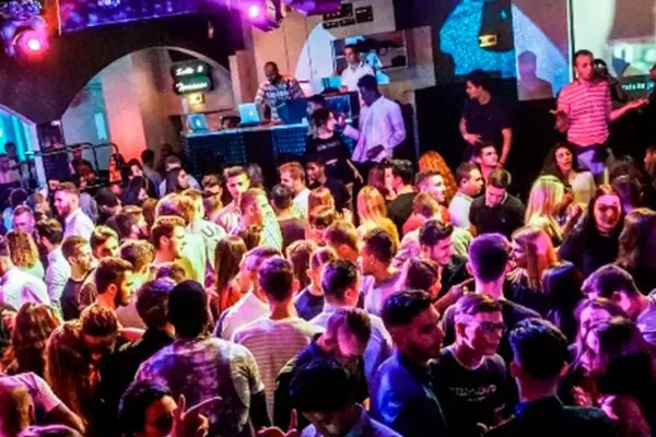 Qué es la “cadena de consumo” en fiestas con fines comerciales