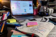 Astra AI, el tutor virtual que promete mejorar notas y organizar el estudio