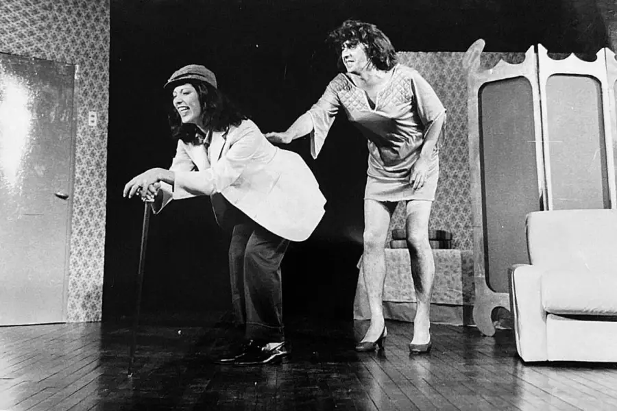 Recuerdos fotográficos: 1986. Éxito arrollador de la obra “Cambiemos los papeles”