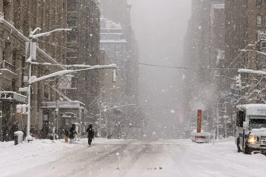 Qué pasa cuando Nueva York se detiene: la ciudad que nunca duerme bajo una tormenta extrema