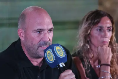 El presidente de Rosario Central se mostró molesto ante la posible llegada de Eduardo Coudet a River