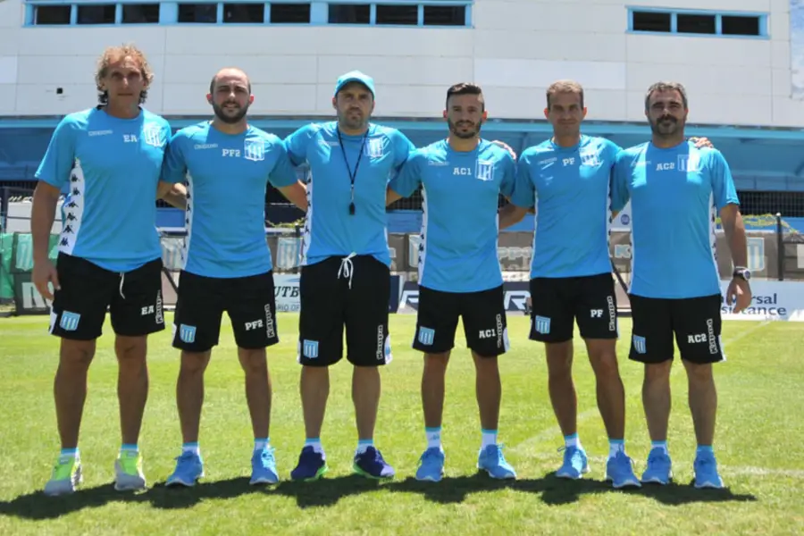 PASADO EN RACING. De izquierda a derecha: Fernando Gayoso, Guido Cretari, Eduardo Coudet, Ariel Broggi, Octavio Manera y Carlos Fernández, el cuerpo técnico que condujo a Racing en 2018-2019.