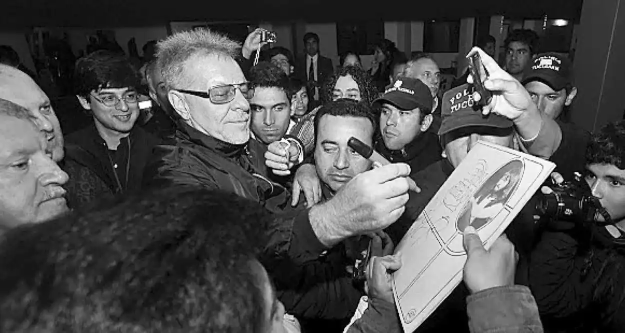 Recuerdos fotográficos: 2012. Gieco: “No sé si no ven la basura o no sienten que queda mal”