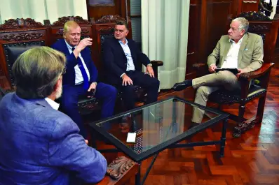 Acuerdo con la Escuela de Gobierno: “Los problemas humanos son problemas de educación”