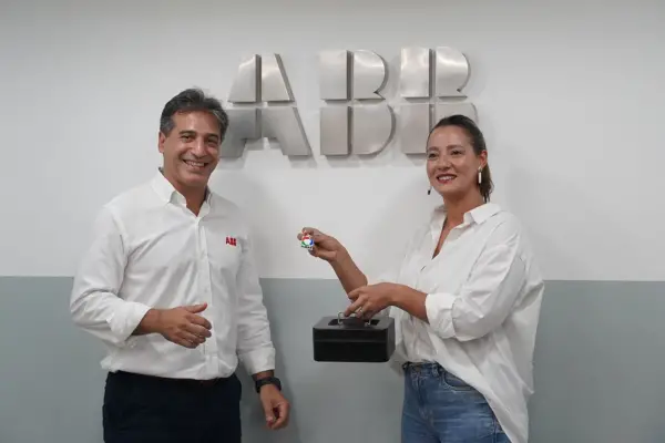 Paula Quiles visitó una planta industrial, entregó un reconocimiento y reforzó la agenda ambiental con el sector privado