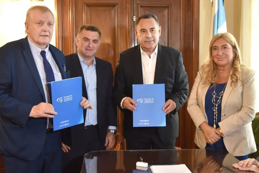 ACUERDO. Dino Bellorio, decano de la Facultad de Derecho de la Universidad de Belgrano; Raúl Albarracín, secretario de Gobierno de Tucumán; Regino Amado, ministro de Gobierno de Tucumán; Marcela Ruiz, presidenta de la Federación Argentina de la Magistratura. la gaceta / foto de silvia granara