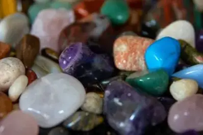 Las piedras ideales según tu signo lunar para dormir