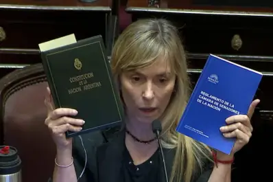Polémica en el Senado: Di Tullio exhibió el reglamento e increpó al oficialismo por la lectura de discursos