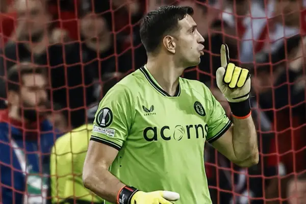 Dibu Martínez volverá a Francia: se sortearon los octavos de la Europa League