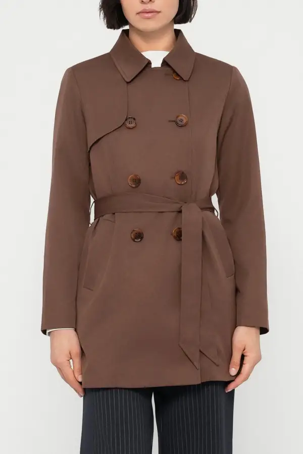 Las infaltables chaquetas chocolate que están convirtiéndose en una tendencia para otoño