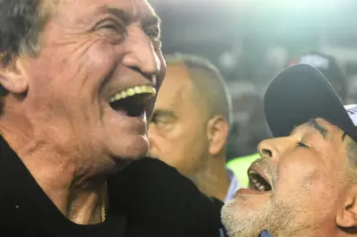 “El fútbol nos da vida”: Falcioni y el emotivo recuerdo con Maradona en la previa de su llegada a Atlético