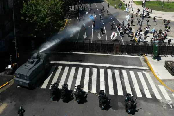Incidentes y detenidos en protestas contra la reforma laboral