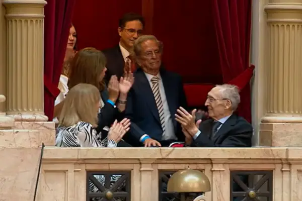 Quiénes son los Benegas Lynch y su vínculo con Javier Milei: el especial saludo en el Congreso