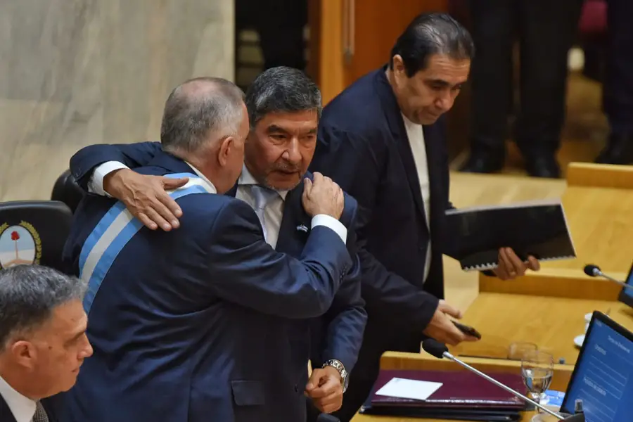 ABRAZO. Jaldo y Acevedo se saludan.
