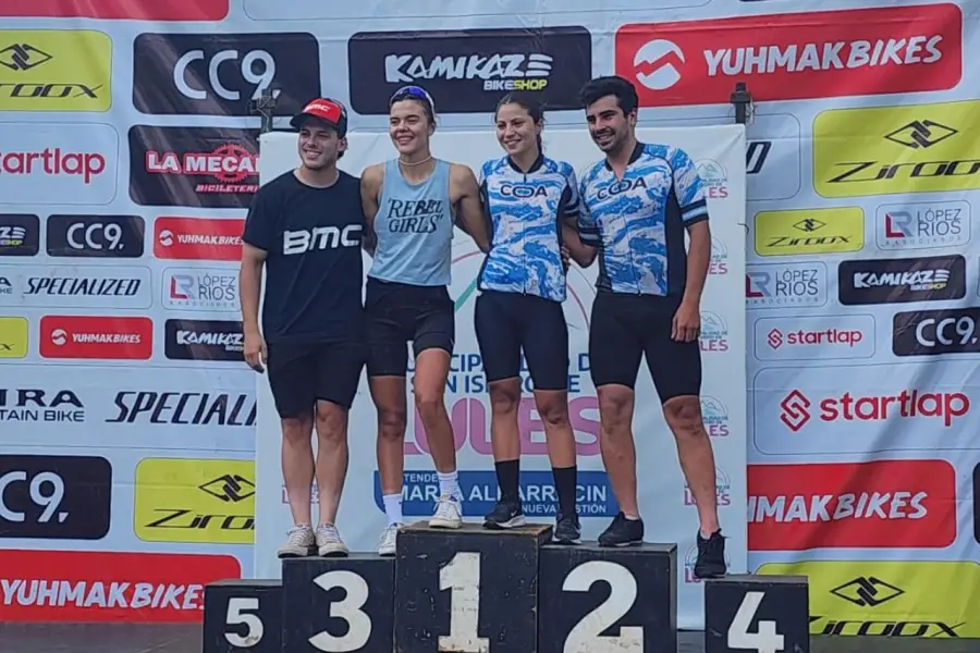 MIXTO ELITE. Lucía Pipke, Carolina Suárez, Francisco Suárez y Lain Fagalde mostraron un gran nivel.