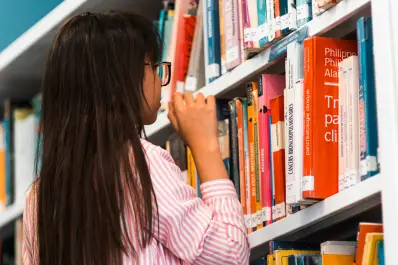 Becas internacionales para mujeres en 2026: del arte a los negocios, más allá de la tecnología