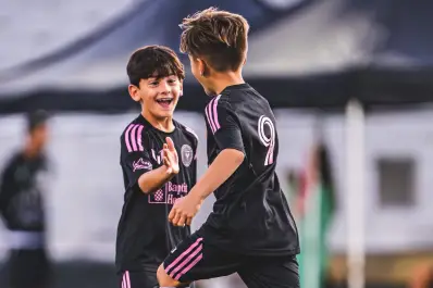 Triple enganche y definición de zurda: el increíble gol de Ciro Messi que calca los movimientos de su padre