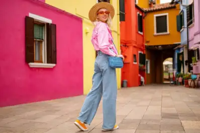 Los jeans anchos no van más: el modelo que vuelve y marca la moda 2026 en Europa