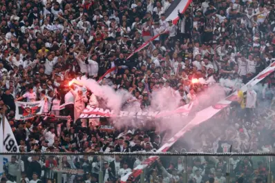 Tragedia en el Superclásico chileno: murió un hincha de Colo Colo tras una emboscada de la barra brava de la U
