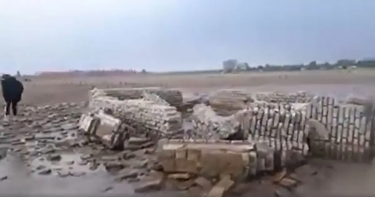 LO QUE QUEDÓ. En 2020, un bajante en las aguas de El Frontal dejó a la vista el pueblo de Villa Río Hondo.