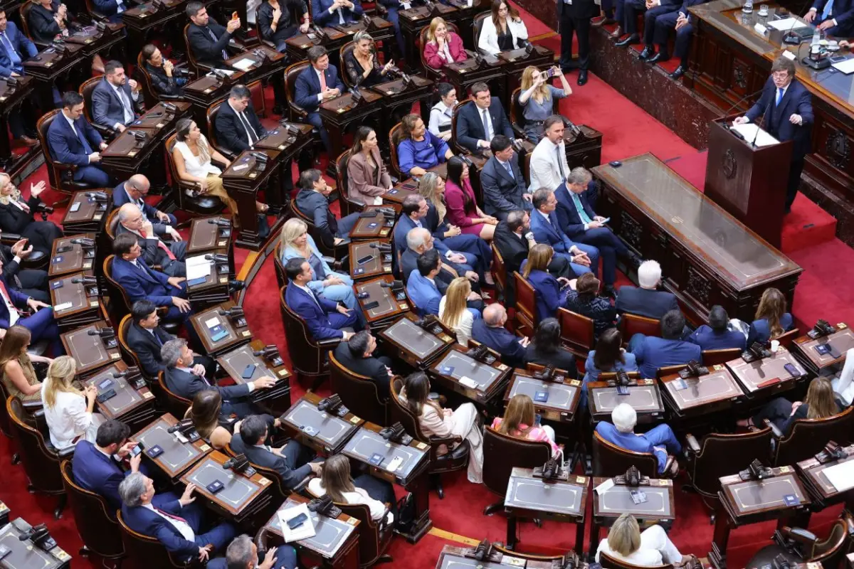 CONTRAATAQUE. Para dirigentes del peronismo como Guillermo Michel, el Presidente Milei convirtió la Asamblea Legislativa en un “circo patético”. afp