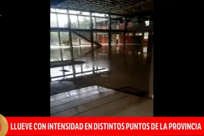 La tormenta inundó calles y complicó la circulación el primer día de clases en Tucumán