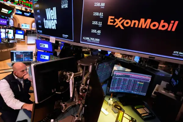 El petróleo roza los U$S100 por el cierre del Estrecho de Ormuz y Wall Street opera en rojo