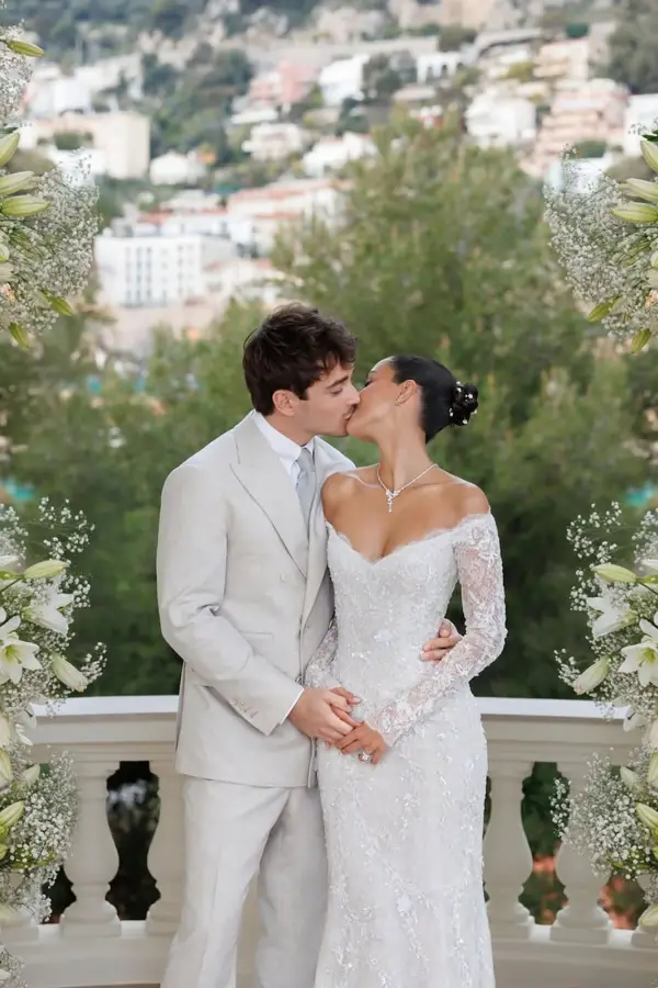 El álbum de fotos y los detalles del casamiento del piloto de F-1 Charles Leclerc y Alexandra Saint Mleux